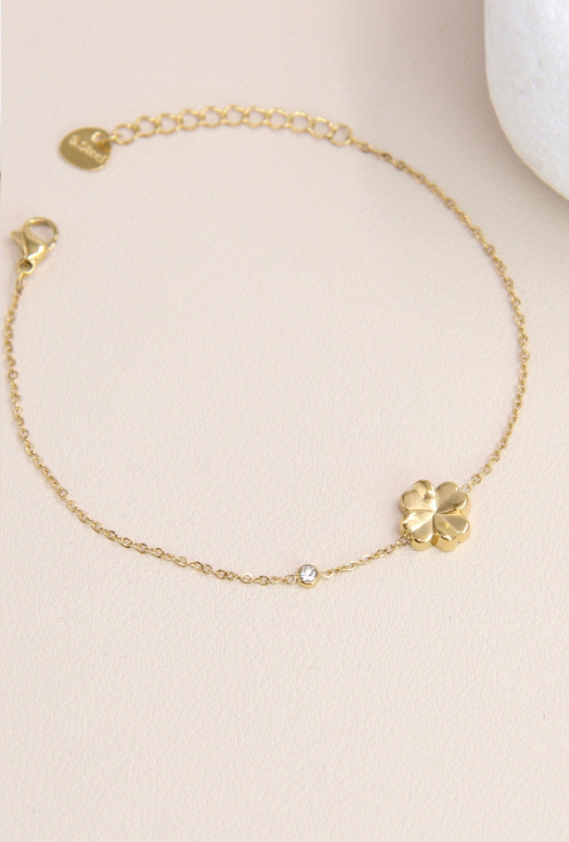 Bloemenketting versierd met strass steentjes