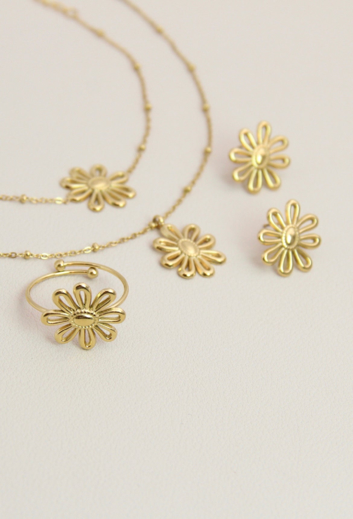 Collier design fleur