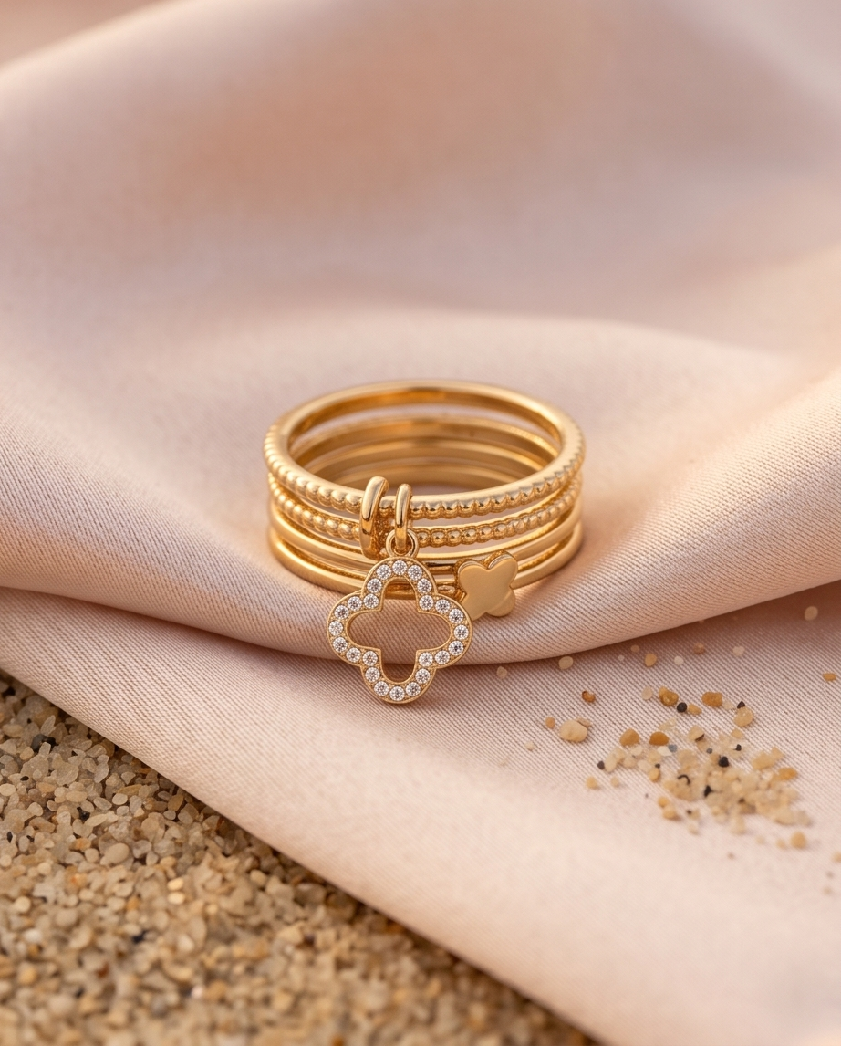 Bague trèfle dorée en acier inoxydable – Élégance fine