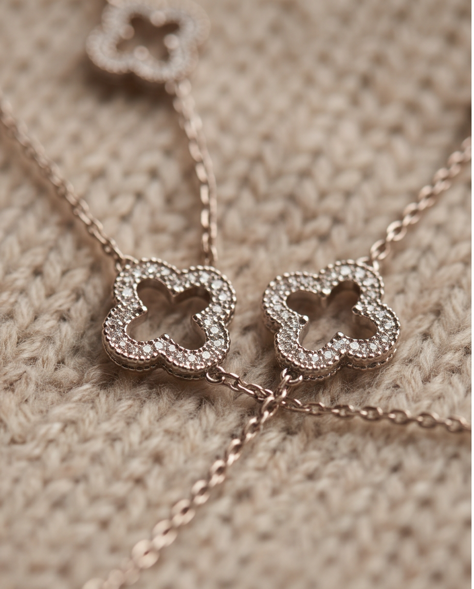 Collier Trèfles Scintillants en Acier Inoxydable – Doré ou Argenté