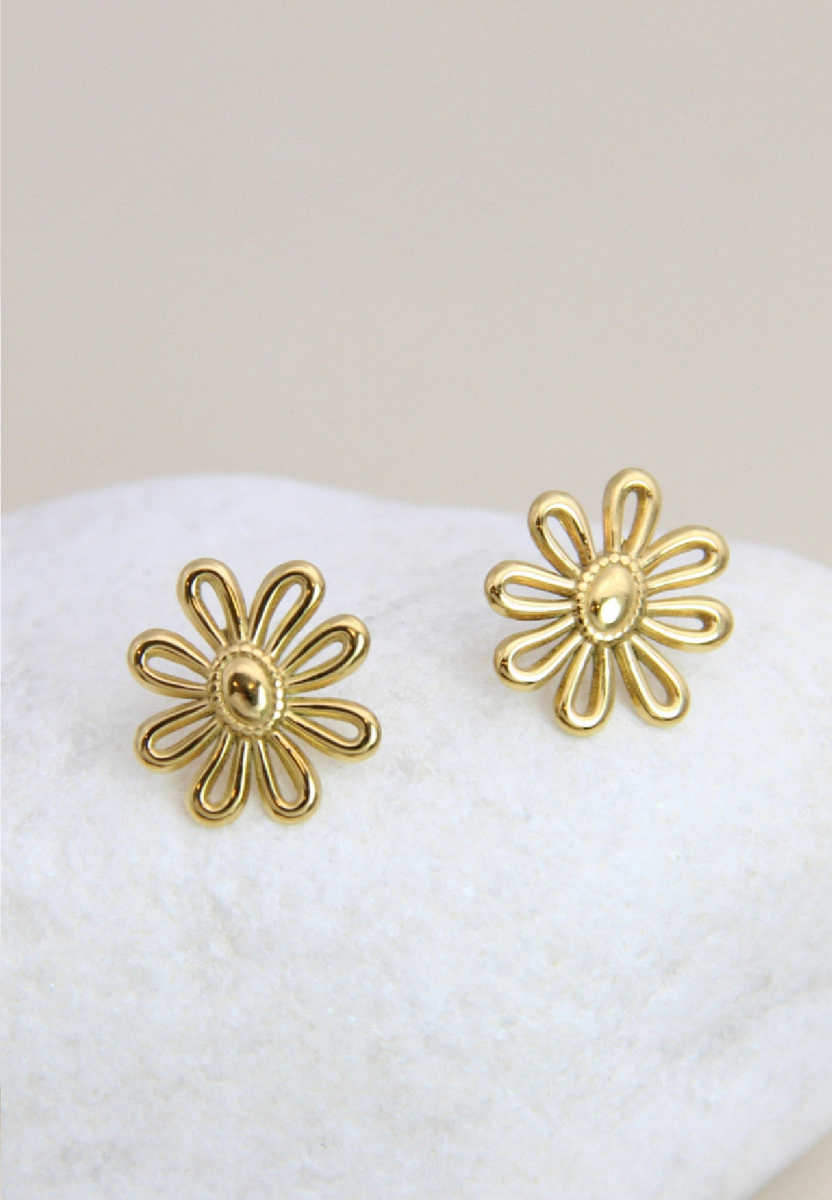 Boucle d’oreille design fleur