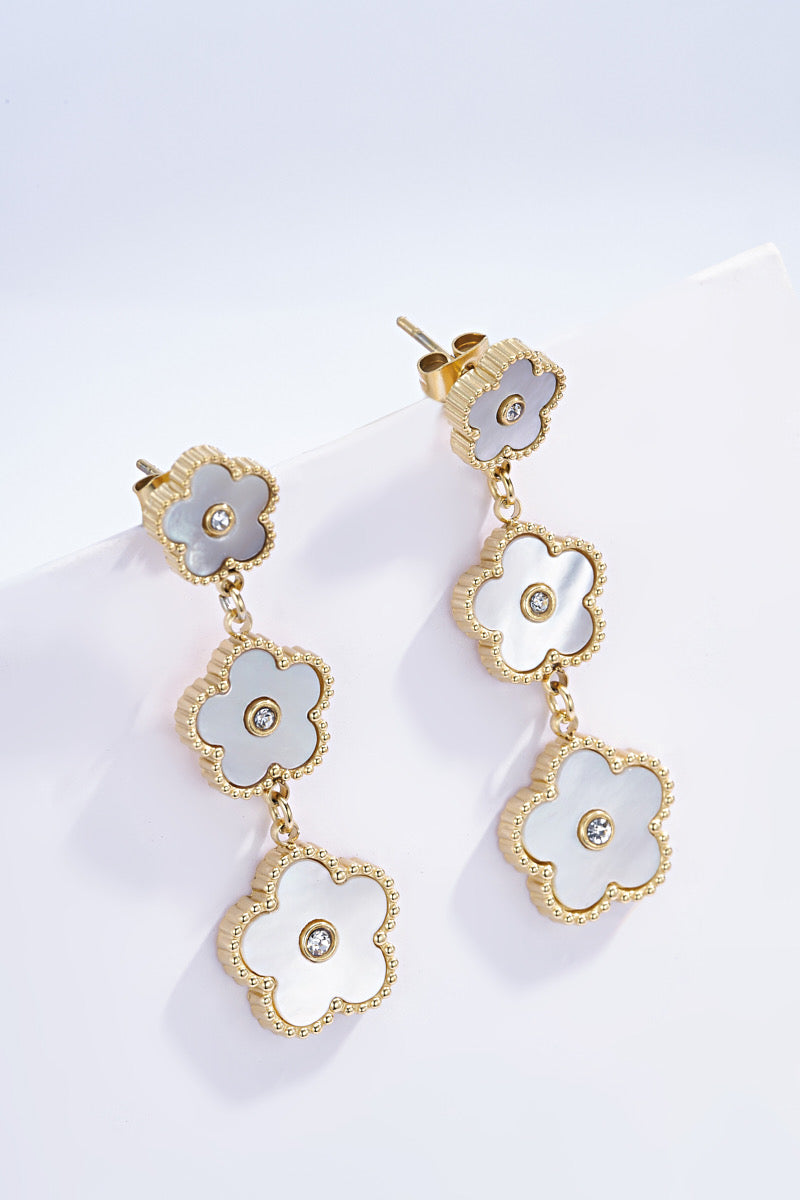 Boucles d’oreilles fleur nacré