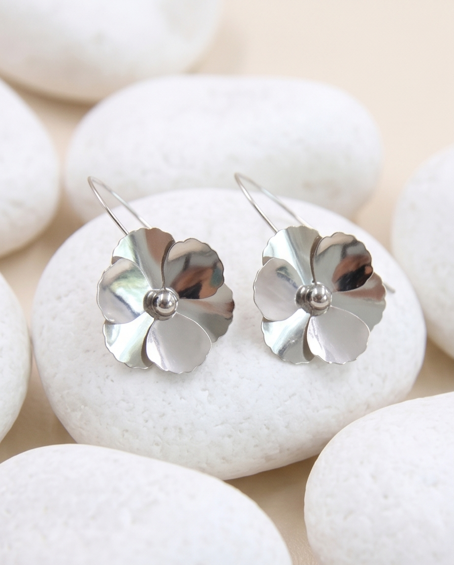 Bloemvormige oorbellen - een elegant accessoire