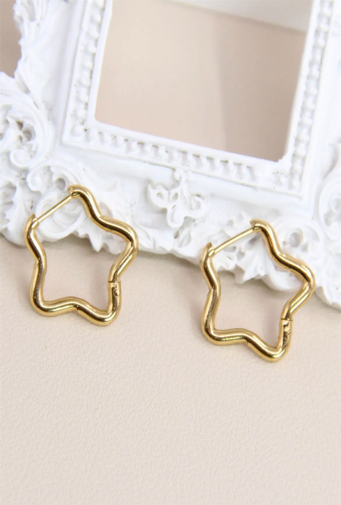 Oorbel met ster: goud