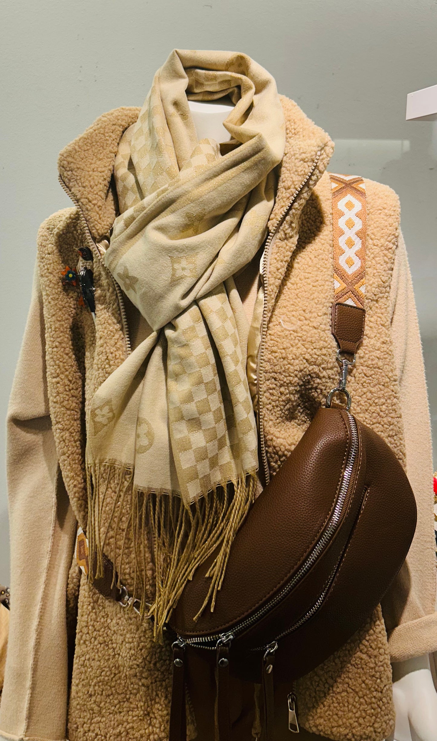 Beige en goudkleurige sjaal