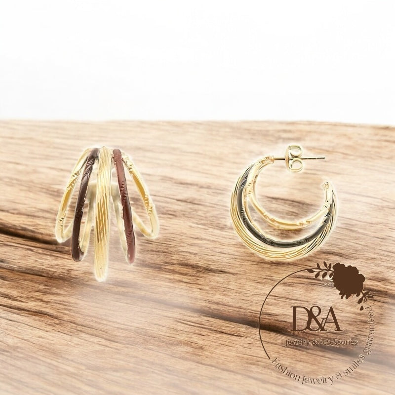 Boucles d’oreilles Thea émaillée en multiples anneaux - Café