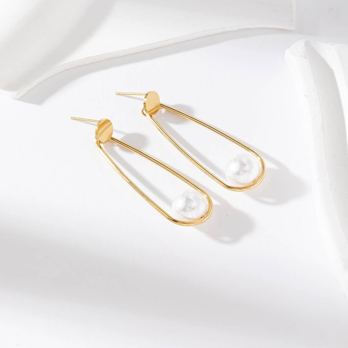 Boucles d'oreilles pendantes à perle - Myriam: Gold