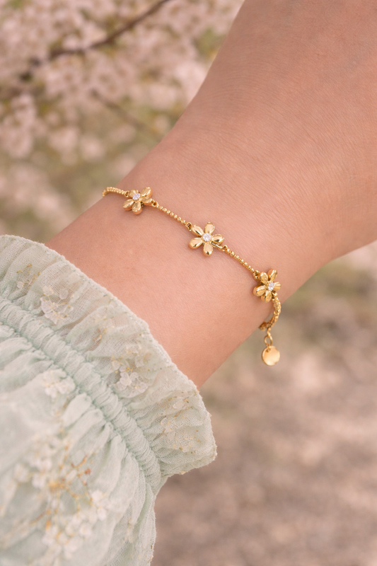 Gouden bloemenarmband