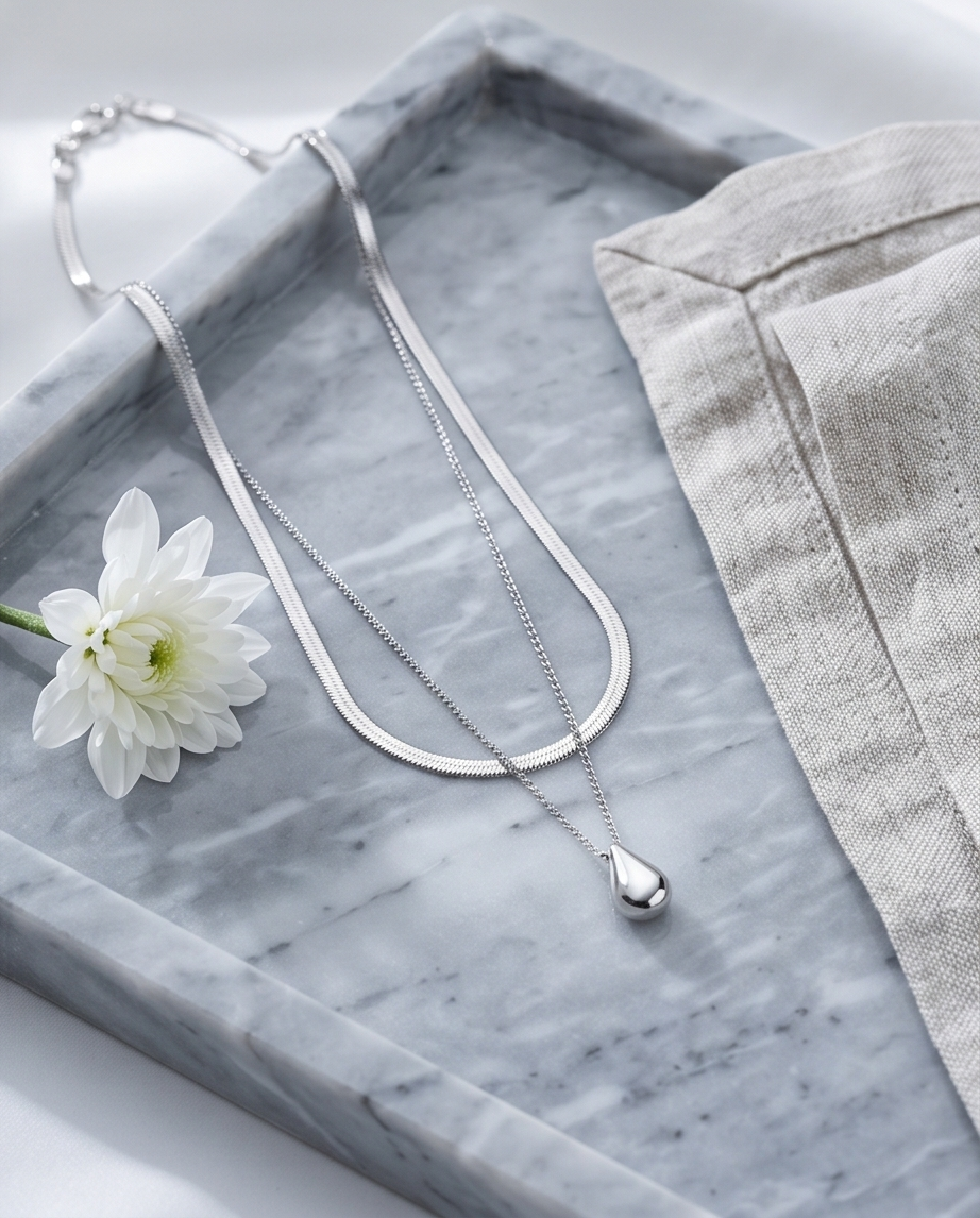 Collier Yaza argenté en acier inoxydable – Glow discret ✨