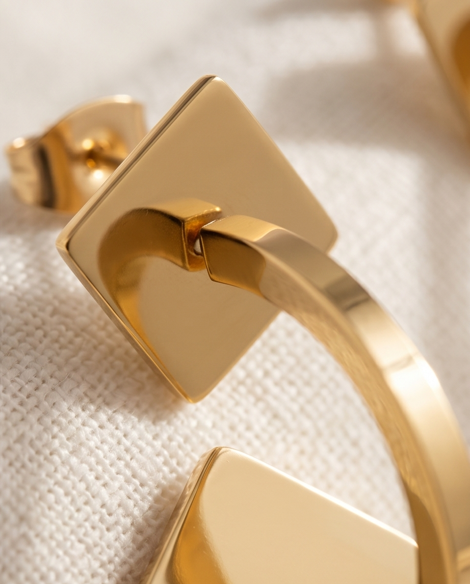 Ari gold earrings – Modern elegance