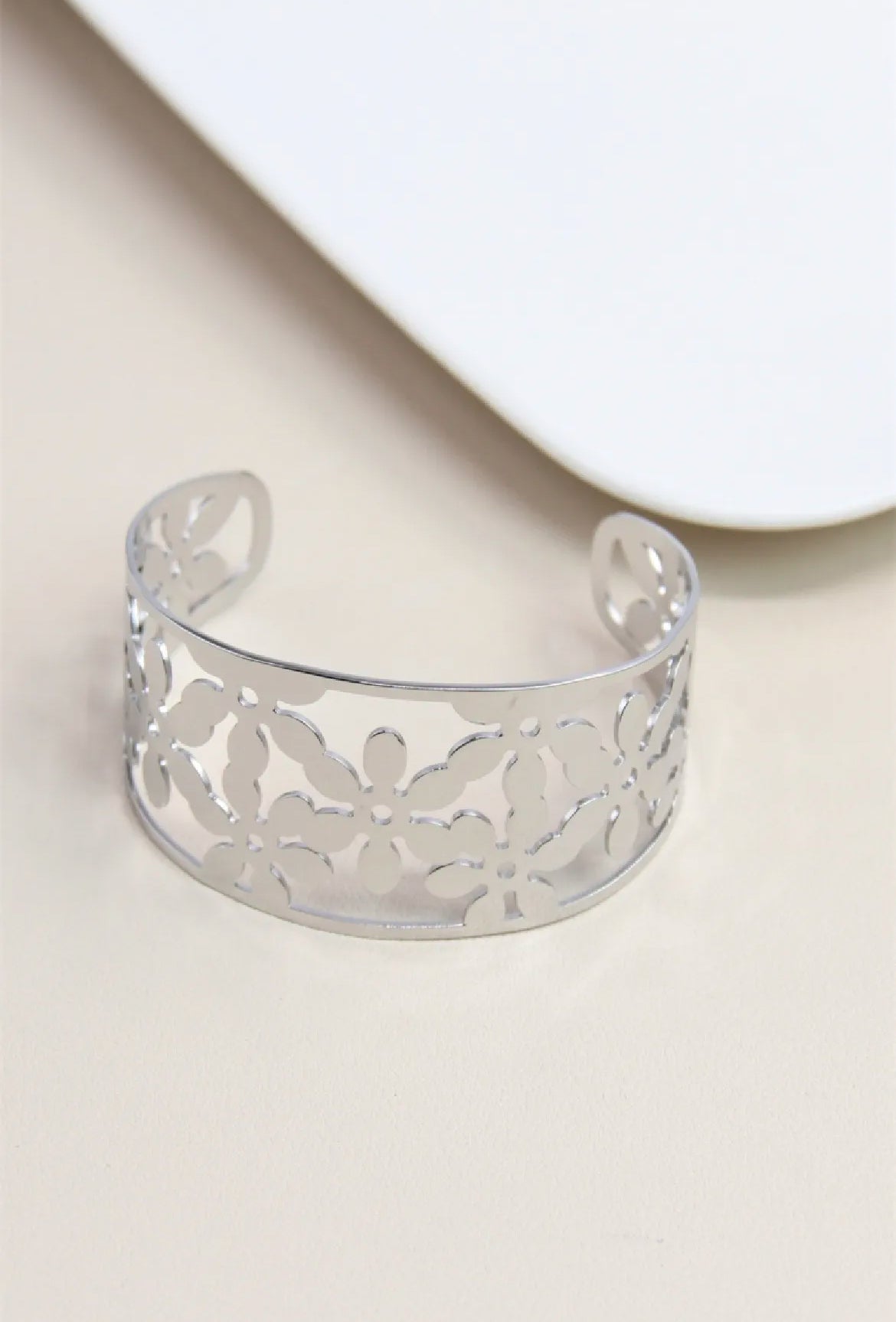 Bracelet fleur filigrane jonc ajustable: argenté