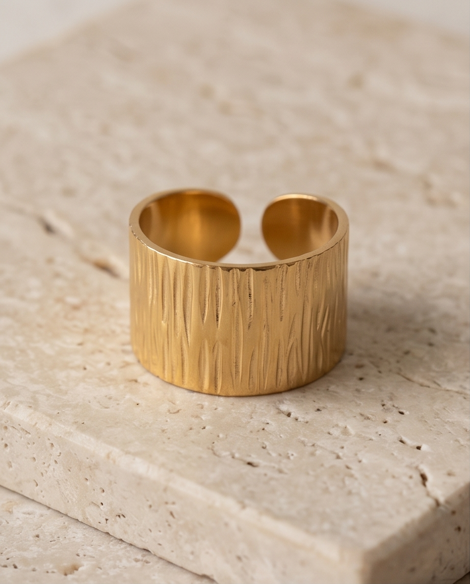 Bague Luna Texturée Dorée en Acier Inoxydable ✨💛