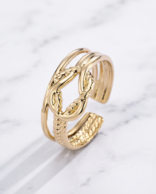Bague dorée entrelacée en acier inoxydable – Élégance minimaliste