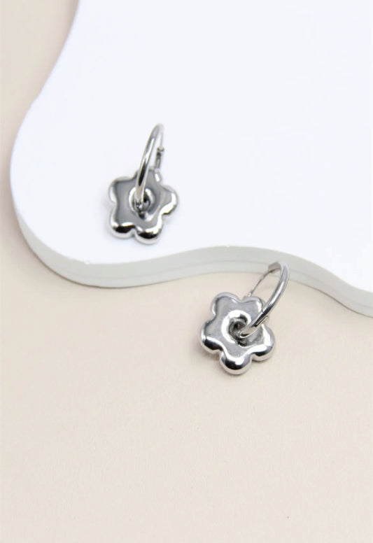 Oorbellen met bloemen: zilver