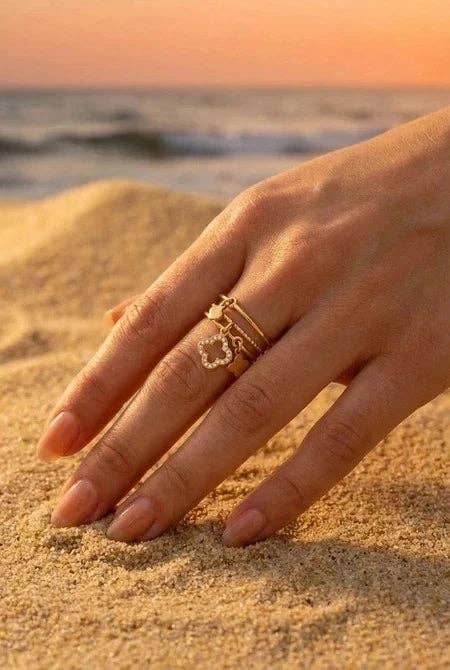 Bague trèfle dorée en acier inoxydable – Élégance fine