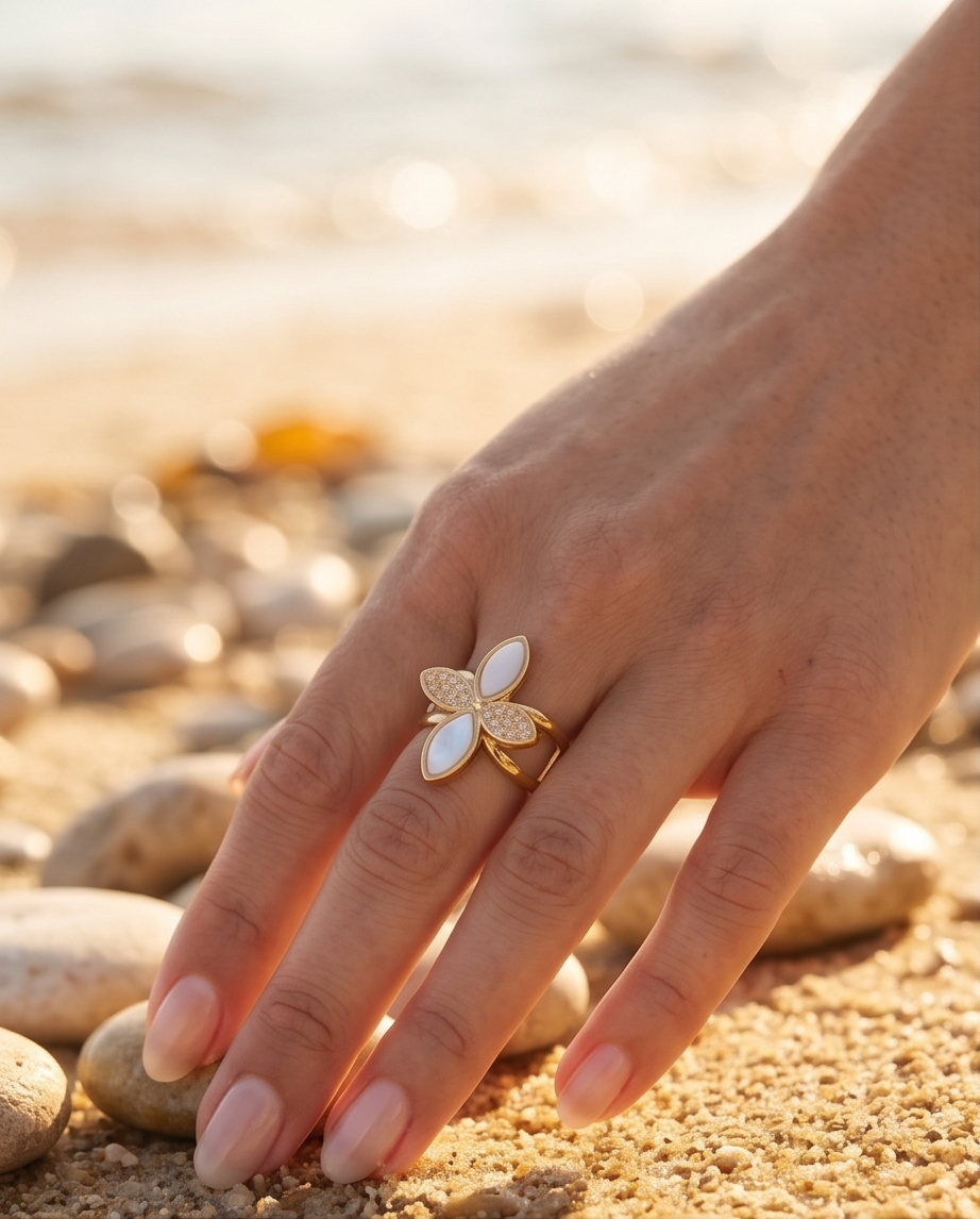 Bague Éloria – L’éclat floral qui sublime vos mains ✨