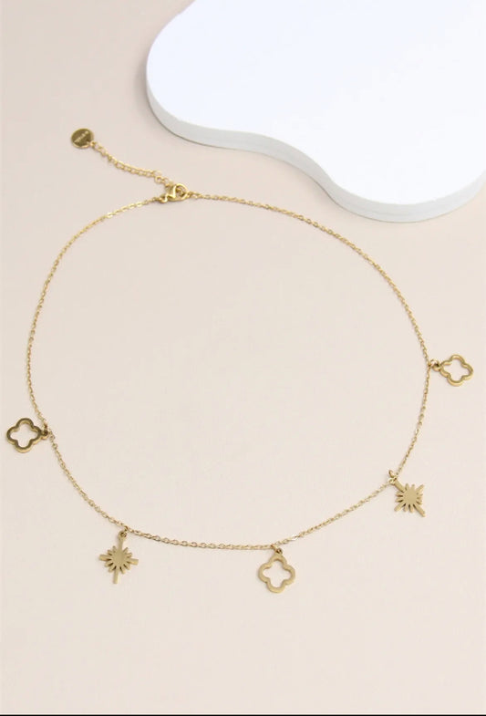 Collier charms trèfle et étoile étincelante: doré