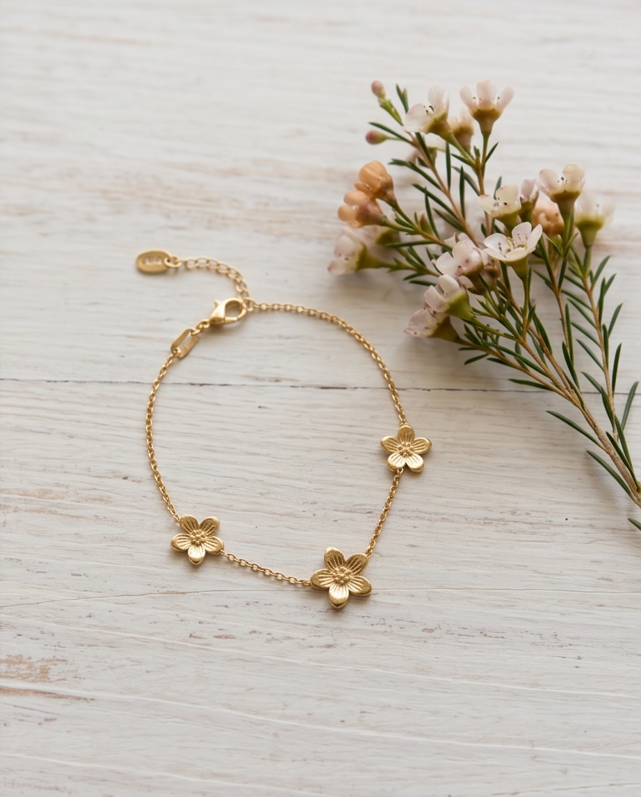 ✨ Bracelet Flora – Une touche florale pleine d’élégance ✨
