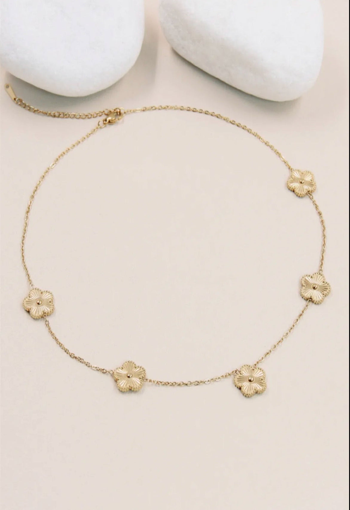 Collier Fleur - Élégance et Raffinement
