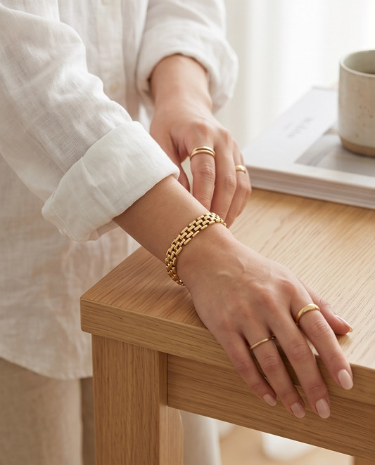 Bracelet Wira doré en acier inoxydable – Glow au quotidien ✨