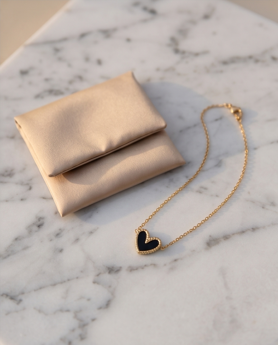Enamelled heart bracelet – Gold & black 🖤✨