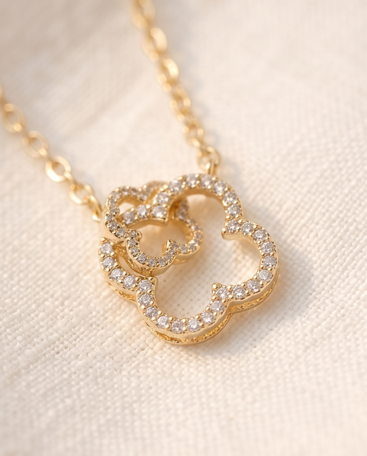 Parure doubles trèfles scintillants en acier inoxydable (collier, bracelet, boucles) – Doré ou argenté