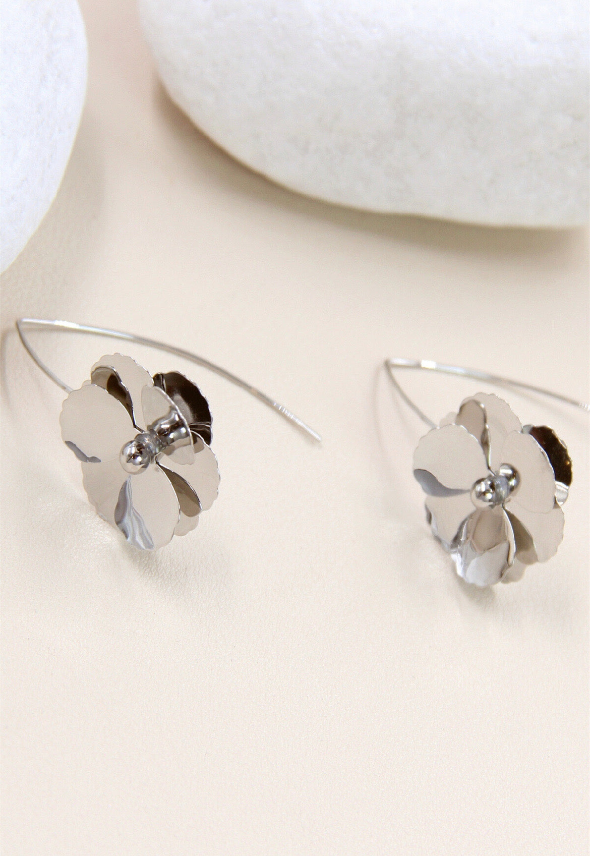 Bloemvormige oorbellen - een elegant accessoire