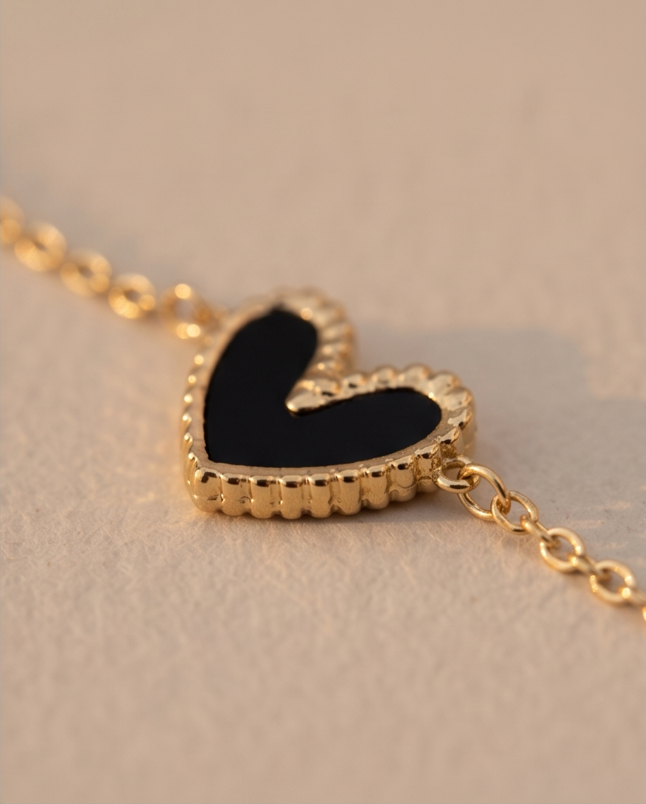 Enamelled heart bracelet – Gold & black 🖤✨