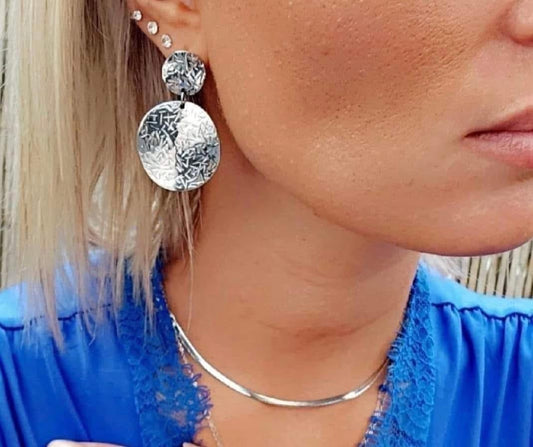 Boucles d’oreilles rondes martelées en acier inoxydable – Élégance moderne