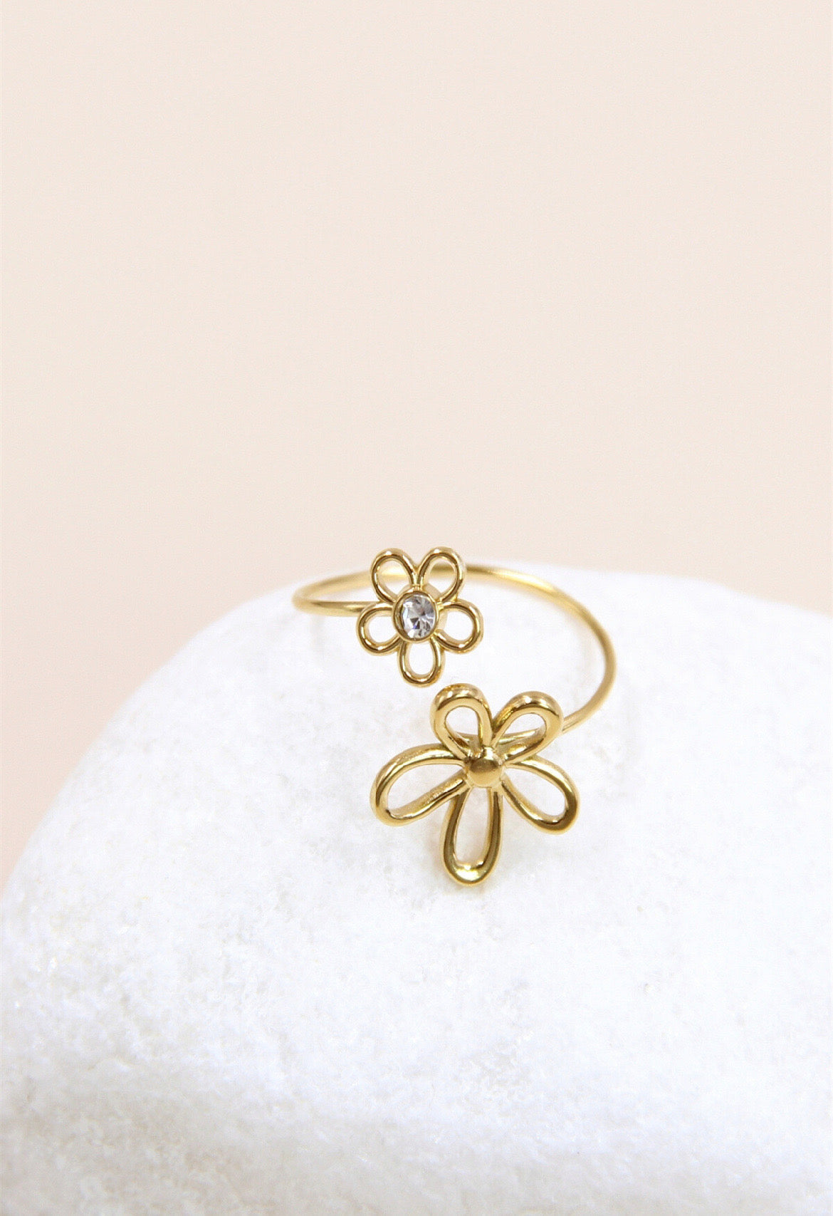 Bague en Forme de Fleur ARGENTÉE - Un Bijou Unique