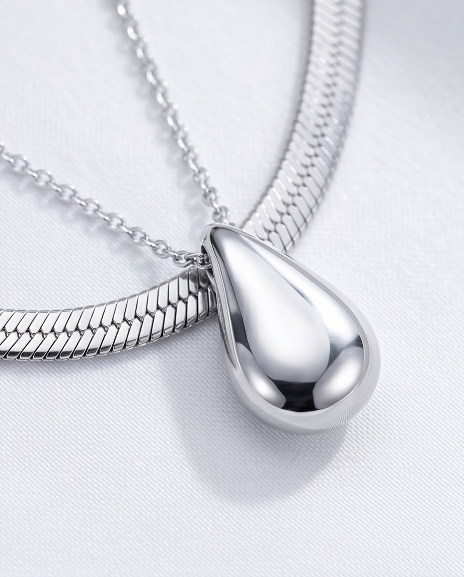 Collier Yaza argenté en acier inoxydable – Glow discret ✨