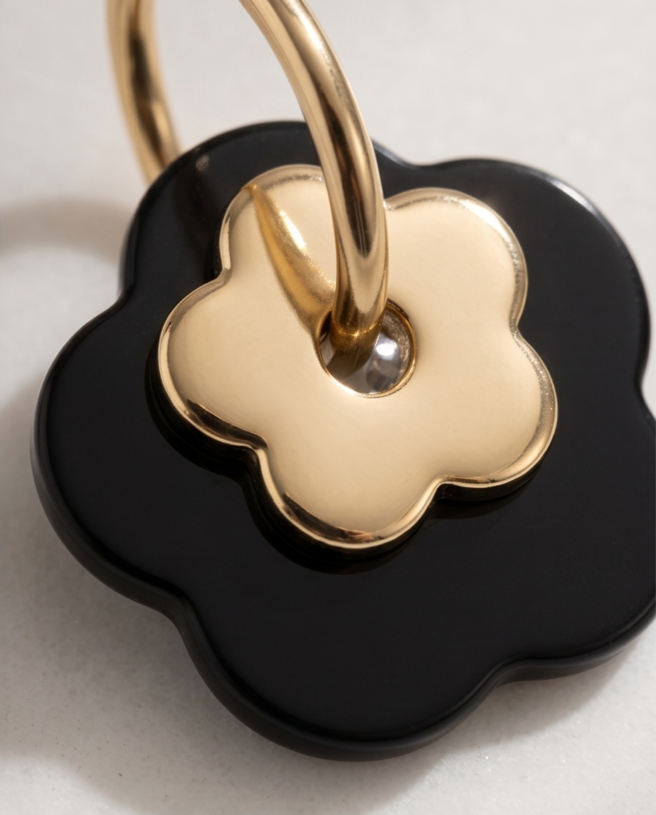 Boucles d’oreilles Oye – Noir intense & style affirmé