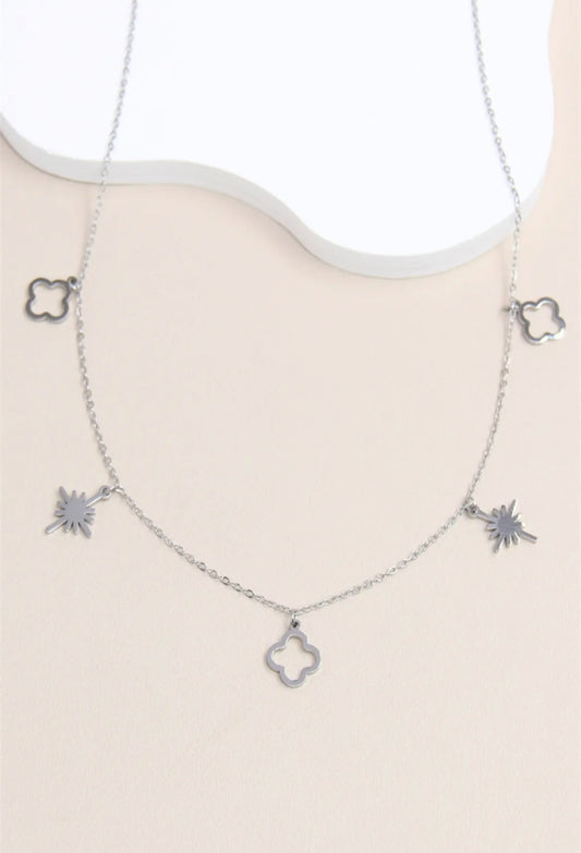 Collier charms trèfle et étoile étincelante: argenté