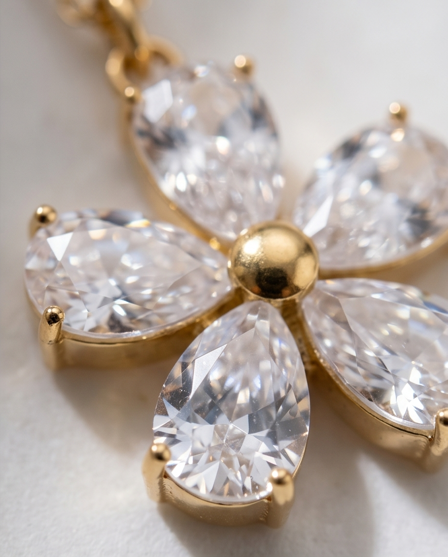 Gold flower necklace in stainless steel – A style that stands out ✨