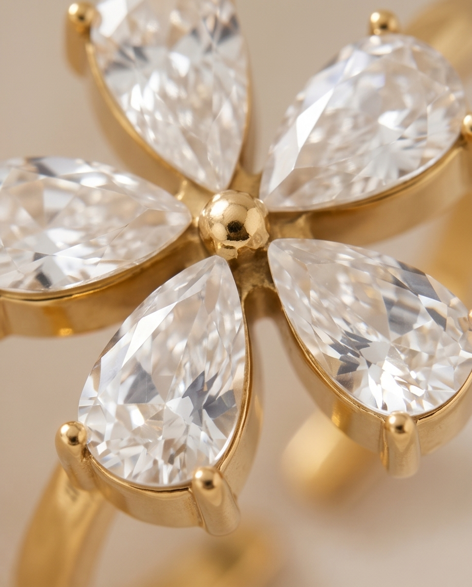 Gold stainless steel flower ring – The detail that makes all the difference ✨