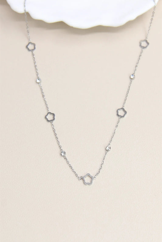 Fijne ketting met bloemen versierd met strass-steentjes: zilver