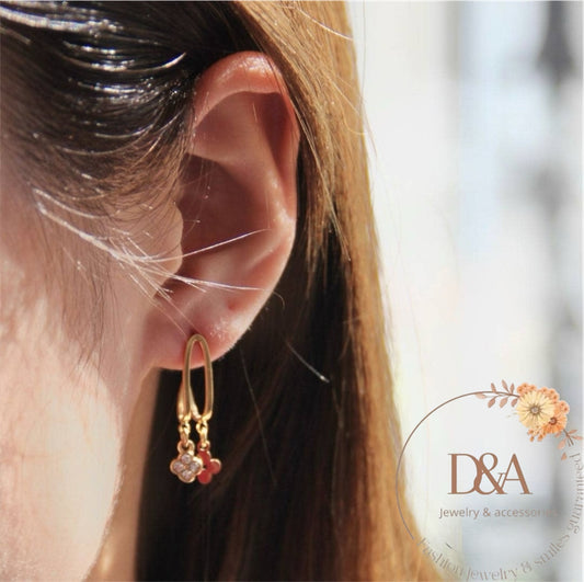 Boucles d'oreilles fleur strass Céline: Doré