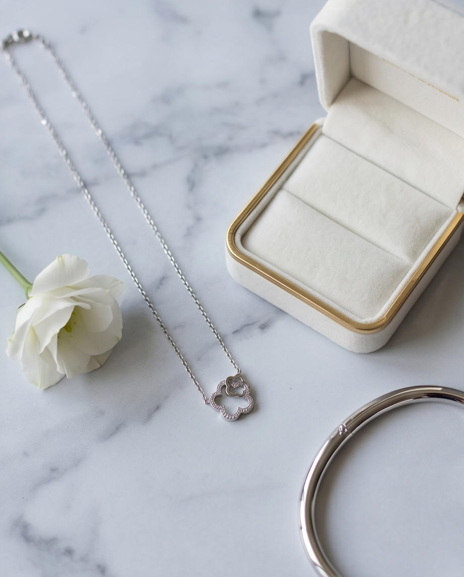 Set met dubbele glinsterende klavers van roestvrij staal (ketting, armband, oorbellen) – Goud of zilver