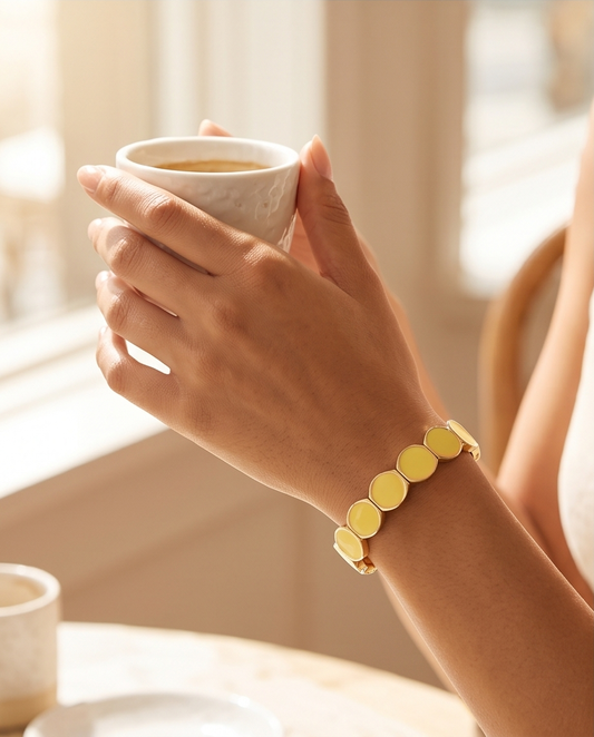 Bracelet élastique coloré – Jaune ou blanc, touche lumineuse