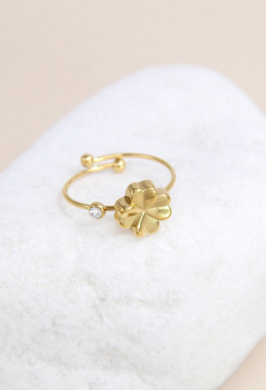 Bague fleur orné de strass