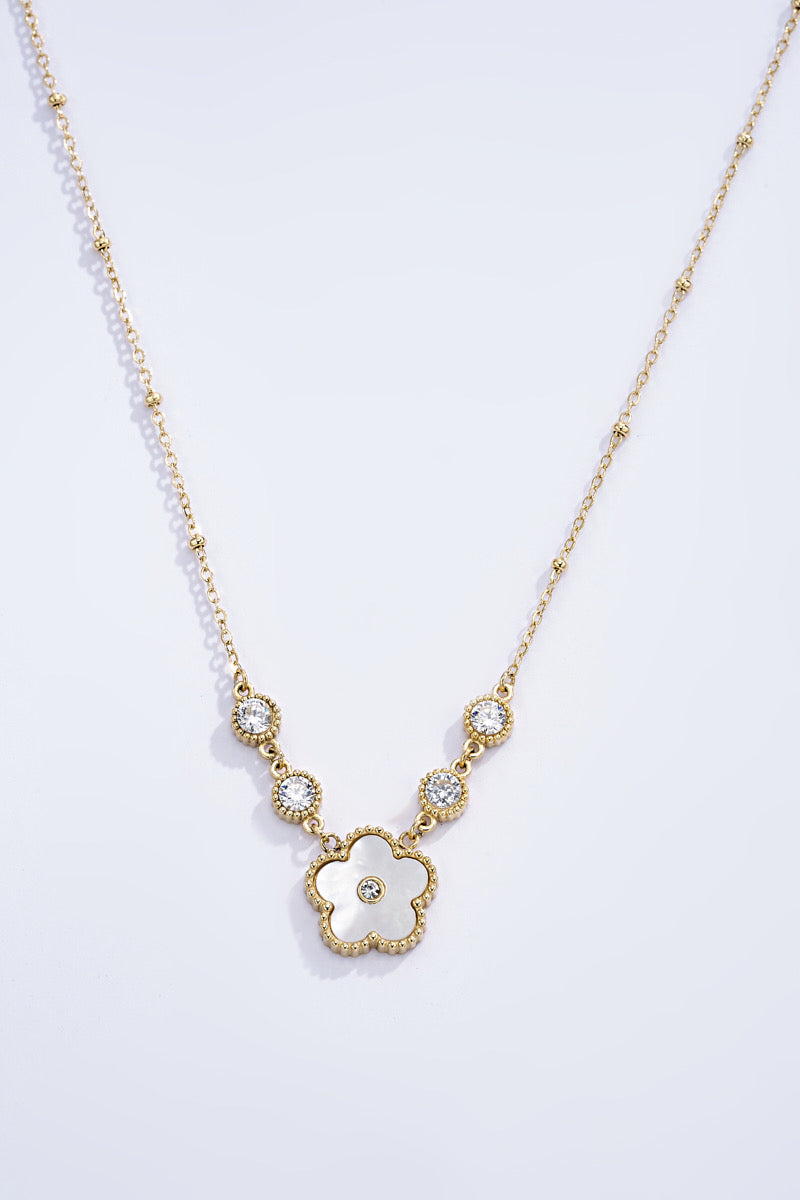 Collier fleur nacré