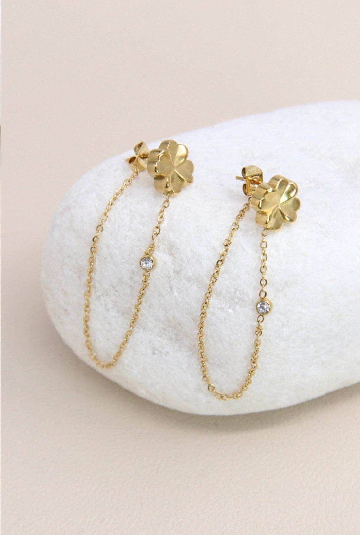 Collier fleur orné de strass