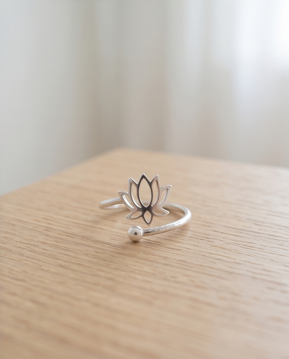 ✨ Bague Lotus – L’élégance inspirée de la nature ✨