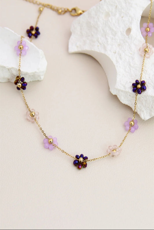 Collier perle orné de 13 fleurs: Lila