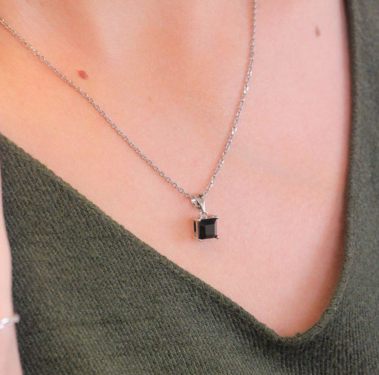 Vierkante ketting: zilver en zwart