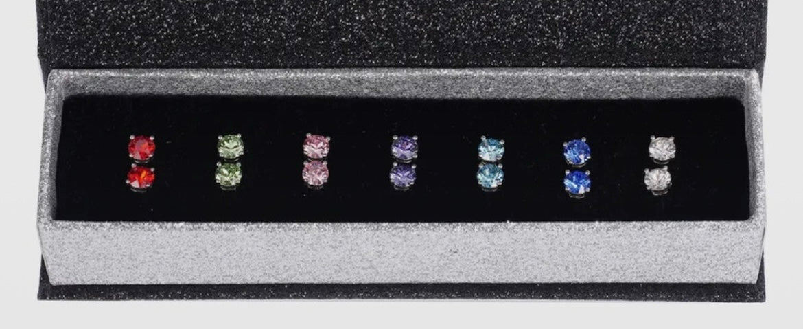 Doos met 7 paar oorbellen