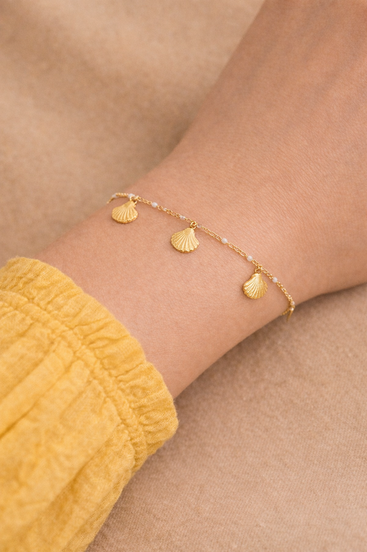 Gouden schelparmband