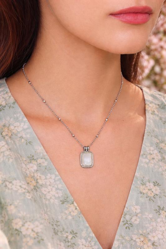 Elodie-halsketting: parelmoer en zilver