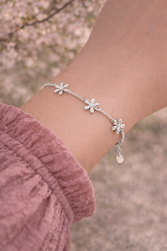 Zilveren bloemenarmband