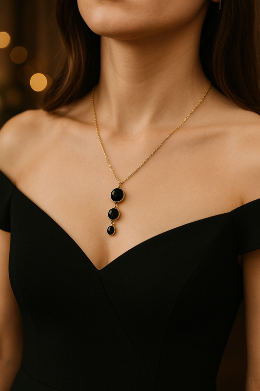 Zwarte Elegance ketting – Drievoudige Onyx steen